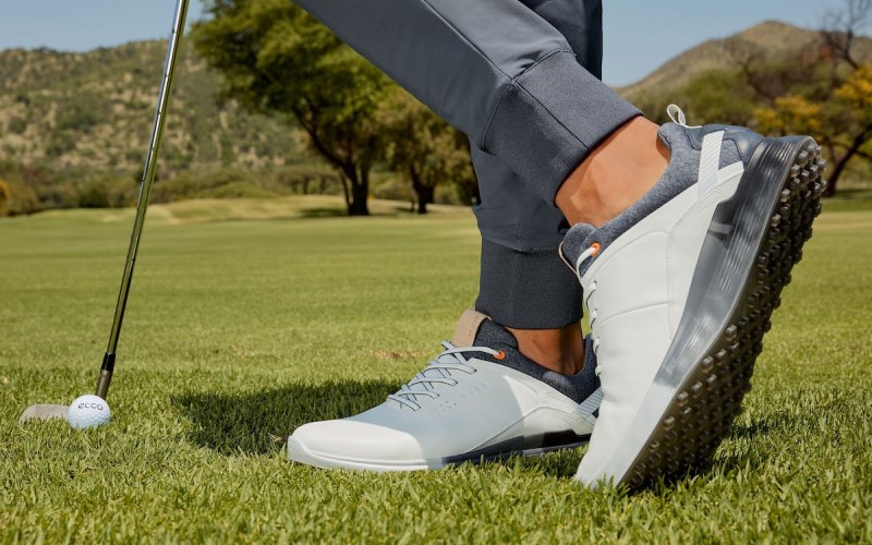 Golf_Shoes_Women SkyTrak SIG8 Golf Simulator Package