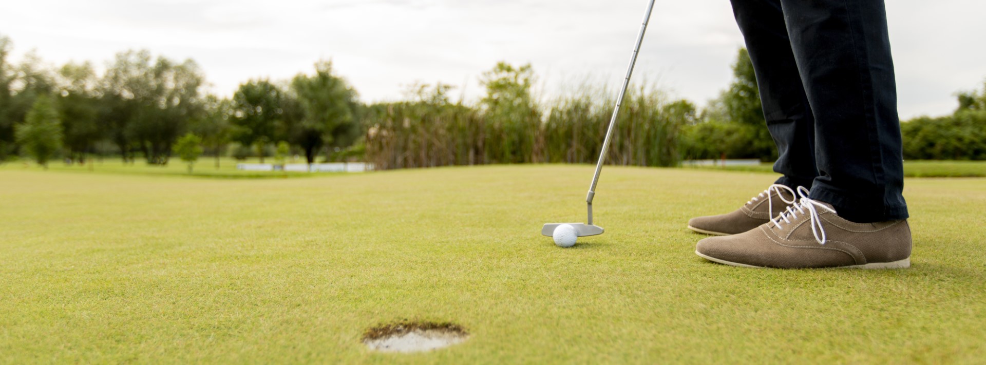 closeup-young-man-legs-playing-golf (1)