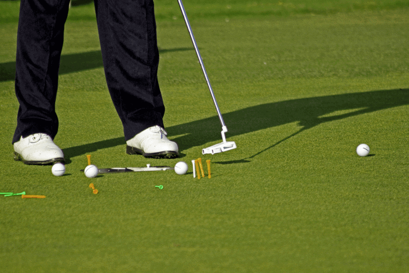 Golf stance for putter