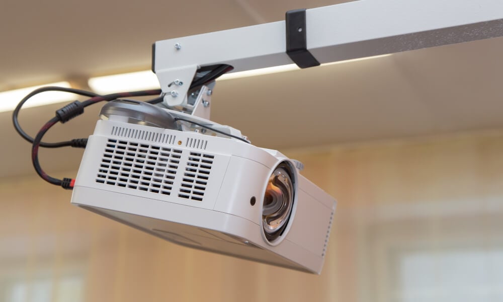 Best Projectors for Golf Simulator